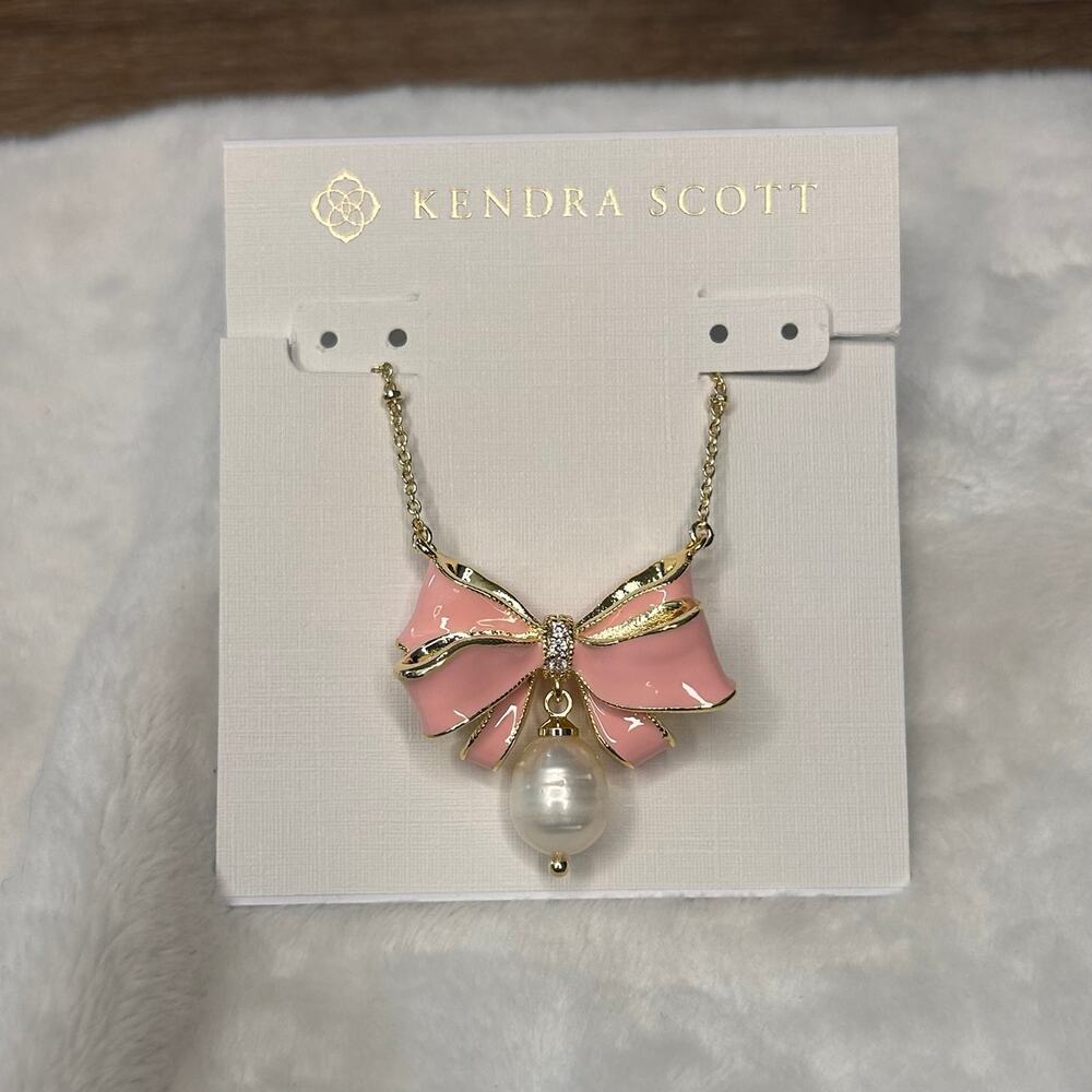 Kendra Scott x LoveShackFancy Pearl Bow Necklace 
NWOT